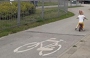 Rowerkiem po drodze. "Jeden ruch i wypadek gotowy"