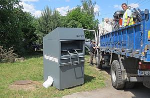 Znikają pojemniki na używaną odzież. "Na prośbę mieszkańców"