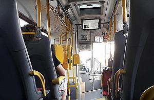 "Łapaj miejsce!". "Potworna moda" w komunikacji miejskiej