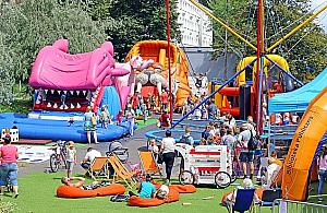 Park rozrywki w al. Solidarności. "To już tradycja"