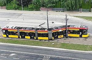 Piątek trzynastego na torach. Tramwaj uderzył w słup