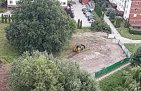 Wawrzyszew: Łąka zaorana, koparka pracuje