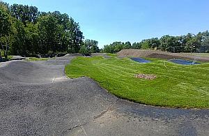 Raj dla rowerów i deskorolek. Mamy dwa pumptracki