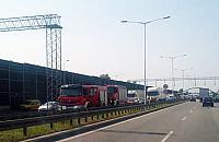 Wypadki na S8. Zderzenie z TIR-em, auto na barierkach