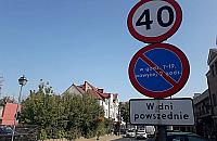 Mandaty za parkowanie przy Piłsudskiego? "Ten zakaz jest bez sensu"