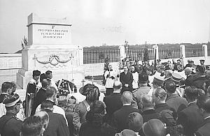 Faszyści na Bielanach. Jedyny taki cmentarz