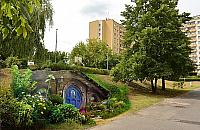 Domki jak z "Hobbita". Podziemne kluby sąsiada?