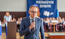 Wzorowa reforma szkół? Wiceburmistrz Bemowa dostał medal