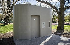 Toalety z serduszkiem zawitają do parków. Kiedy?