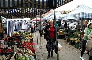 Wolumen: biurowiec zamiast bazaru?