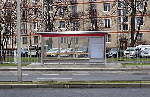 "Dajcie 184 na al. Reymonta". Wiaty stoją i niszczeją