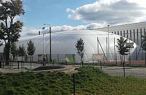 Boiska czynne także zimą. Balony przykryją Wawer