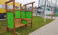 Ławki do karmienia podbijają place zabaw. Czas na Wawer