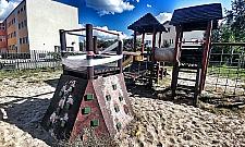 Przedszkole bez placu zabaw. "Dzieci bawią się patykami"