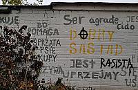 Rasistowskie napisy na Muranowie. Zbi�rka na farb�