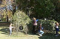 Zielone igloo w parku Wiecha