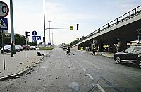 Modli�ska: 80-latek wszed� pod auto