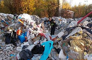 "40 ton odpadów". Dzikie wysypisko na Białołęce
