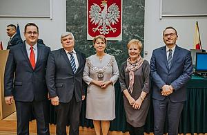 Kierzkowska burmistrzem, Dąbrowski pogodzony z PO