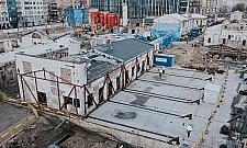 Spektakularna akcja na Woli. Przesunęli 900-tonowy zabytek