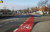 Modlińska węższa, rowerzyści na jezdni. "Kto to wymyślił?"