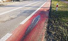 Modlińska węższa, rowerzyści na jezdni. "Kto to wymyślił?"