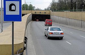 S7 coraz bliżej. Kilometrowy tunel obok bloków