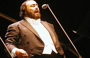 Pavarotti ponad podziałami. Śpiewak patronem ulicy
