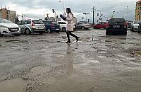 ¦wi±teczne zakupy na Bia³o³êce. "Miko³aj utknie w b³ocie"