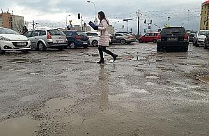 Świąteczne zakupy na Białołęce. "Mikołaj utknie w błocie"