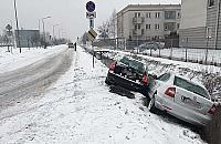 Auta wpuszczone w kanał. Dziwna interwencja strażaków