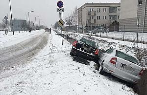 Auta wpuszczone w kanał. Dziwna interwencja strażaków