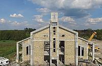 Cztery kościoły w budowie. Czy zapełnią się wiernymi?