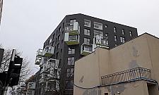 Osobliwy blok na Bródnie. "Oryginalne miejsce na mieszkanie"