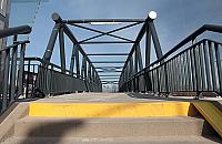 Górą czy dołem? Kładka otwarta