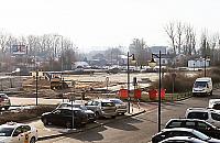 Budują nowy parking przy ratuszu. Kto z niego skorzysta?