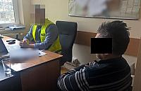 Udawa� policjanta, ukrad� 450 tys. z�