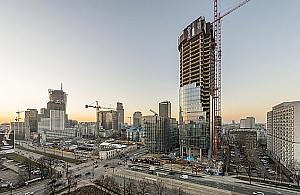 Tysiące miejsc pracy. Kolejna wieża gotowa