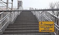 Kolejarze budują kładkę. Już rok opóźnienia