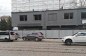 Adios, pawilony. Kiedy remont Chłodnej?