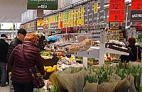 Zakaz handlu nieudanym eksperymentem? "Trafia mnie szlag"