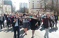 Droga krzy�owa na Woli. "W intencji prze�ladowanych"