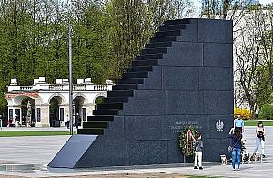 Rocznica katastrofy smoleńskiej. Uroczystości w Warszawie