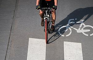 Rowerem po Kaliskiego. Miała być ścieżka, powstały... śmietniki