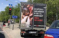 Antyaborcyjna furgonetka blokuje parkingi. "Nie chcę tego oglądać"