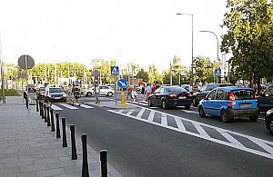 Chaos przed Galerią Młociny. "To przejście to jakiś sajgon"