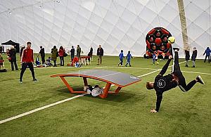 "Siatko-noga na stole". Nowy sport zagości w parkach?