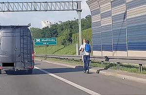 Hulajnogą po S8. "Brakuje telefonu w ręku"