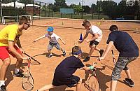 Korty na Jelonkach niszczeją. Tak urzędnicy zabijają sport