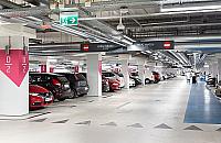 Galeria Północna: parking czynny w nocy, auta przeczekały burzę